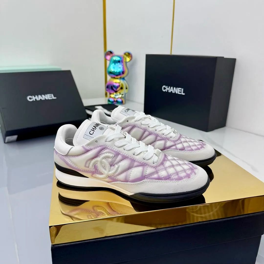 👟👟Ex-factory price 640👟👟 Top version Chanel Chanel - 2025 counter top casual sports shoes This sneaker is a classic design; the upper is electro-embroidered with a variety of techniques; the outsole is fashionable and sporty; it is unusual to incorporate a variety of color matching elements... The diversified mix and match is very beautiful and versatile, and can be used for leisure, fashion, sports and outdoor... ꫛꫀꪝ Go➫ Material: ❶The upper is made of: original cowhide ❷The inner lining is made of: original imported sheepskin ❸The outsole is based on: original TPU combination outsole Full set of boutique packaging for women 35–41 👉